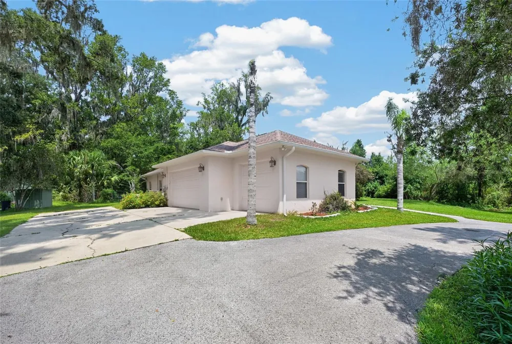 19040 NW 88TH AVENUE ROAD Reddick, FL 32686
