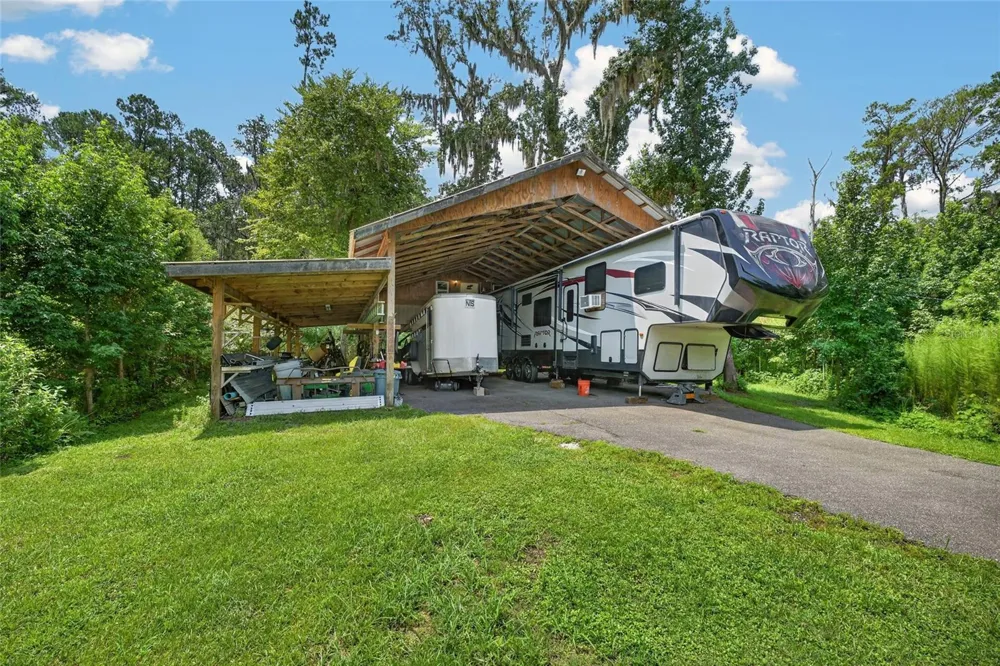 19040 NW 88TH AVENUE ROAD Reddick, FL 32686