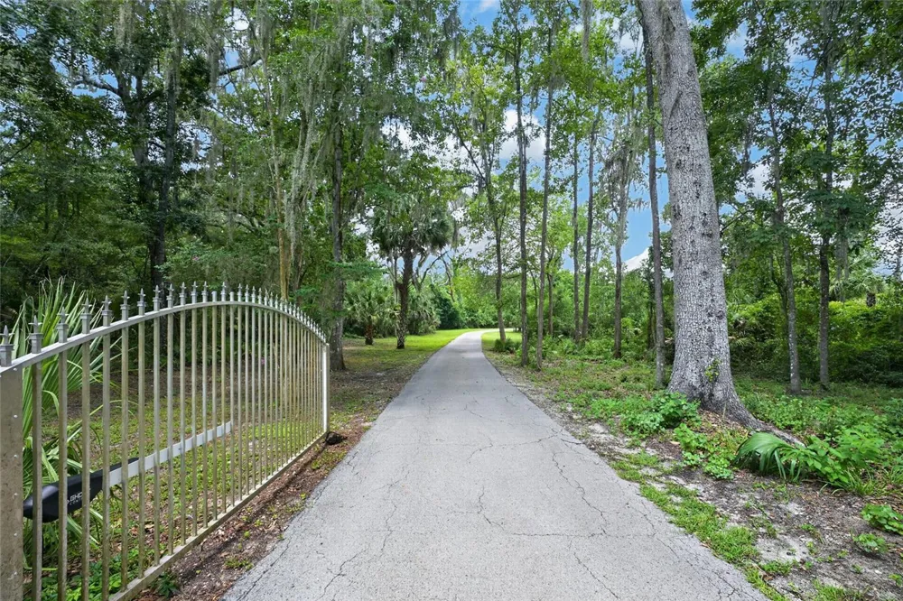 19040 NW 88TH AVENUE ROAD Reddick, FL 32686