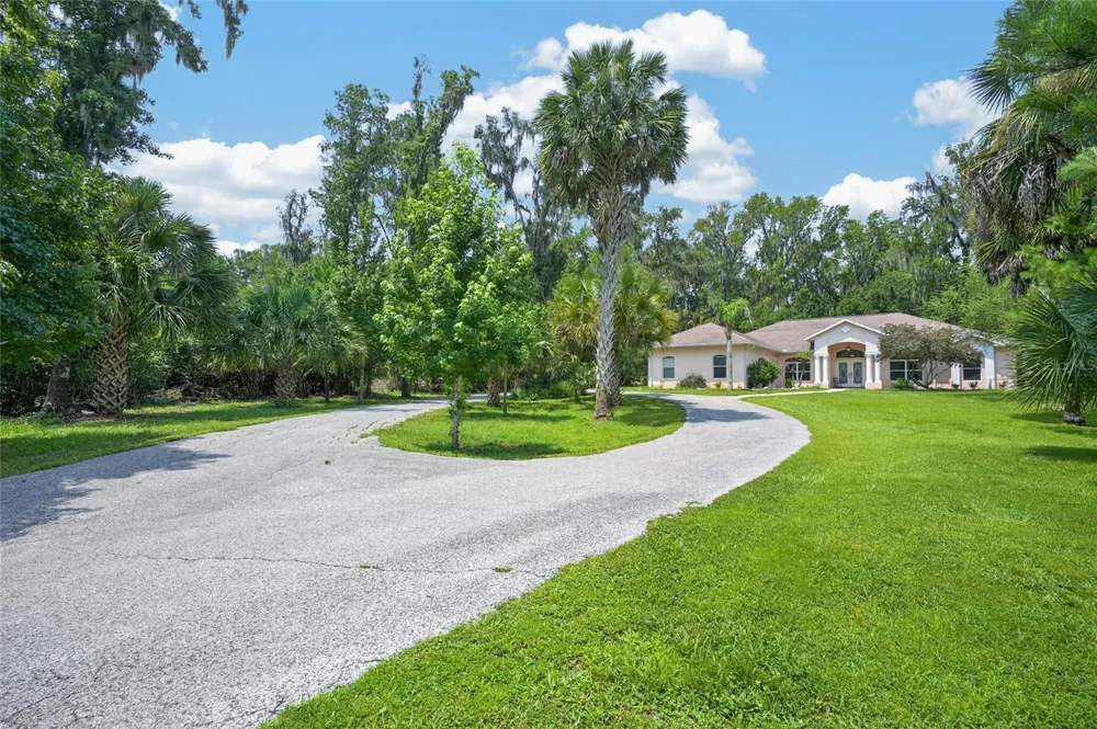 19040 NW 88TH AVENUE ROAD Reddick, FL 32686