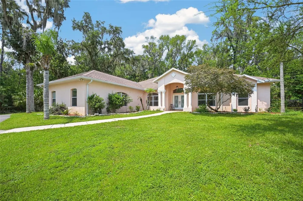 19040 NW 88TH AVENUE ROAD Reddick, FL 32686