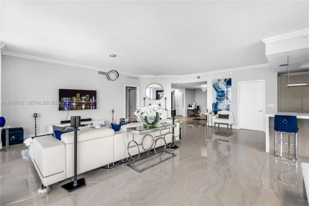 17111 Biscayne Blvd #2001 North Miami Beach, FL 33160