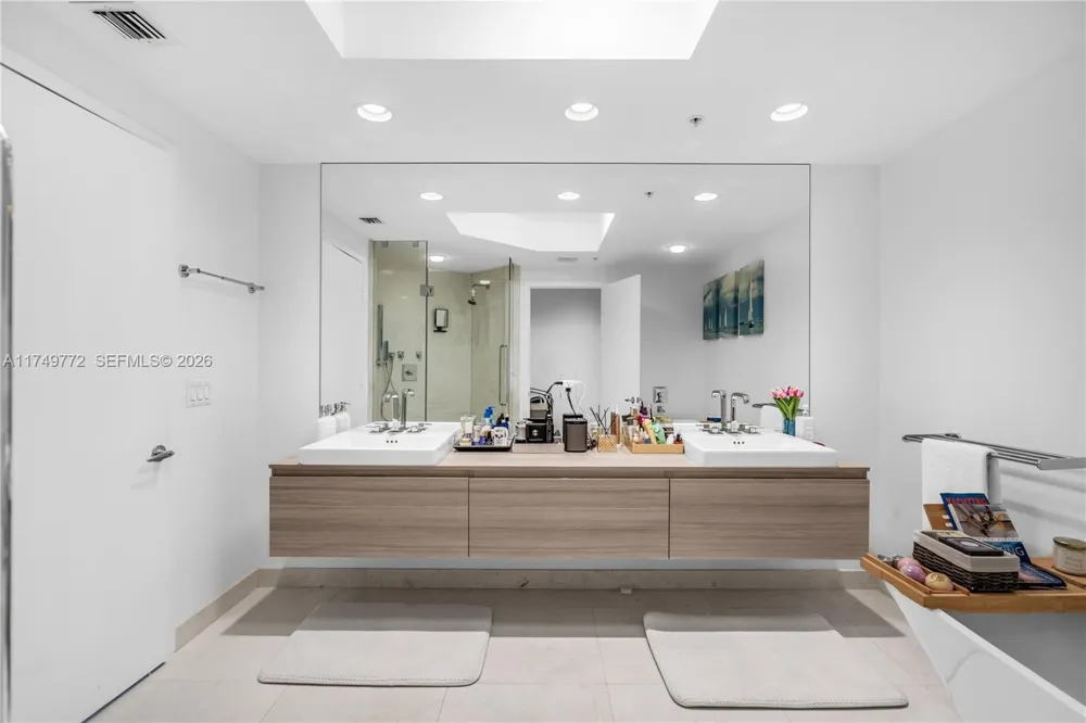 17111 Biscayne Blvd #2001 North Miami Beach, FL 33160