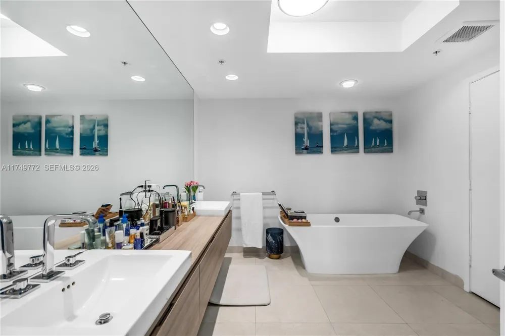 17111 Biscayne Blvd #2001 North Miami Beach, FL 33160