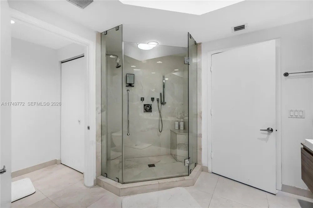 17111 Biscayne Blvd #2001 North Miami Beach, FL 33160