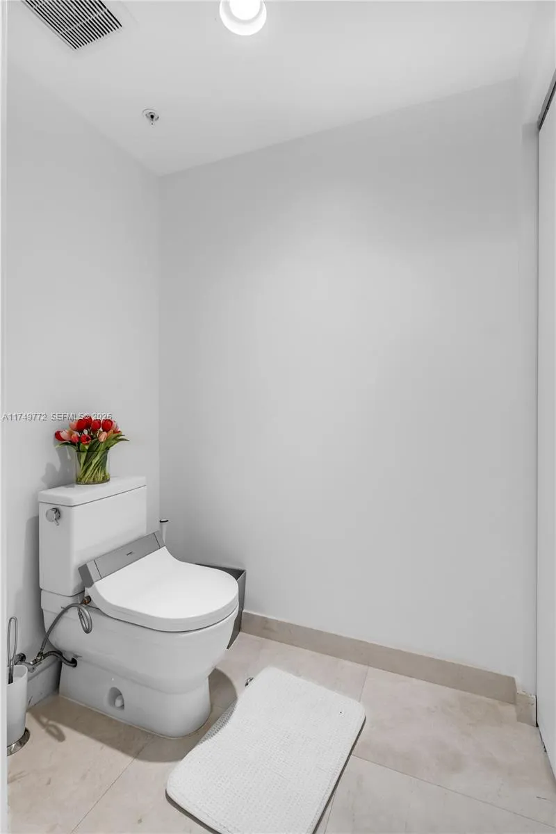 17111 Biscayne Blvd #2001 North Miami Beach, FL 33160