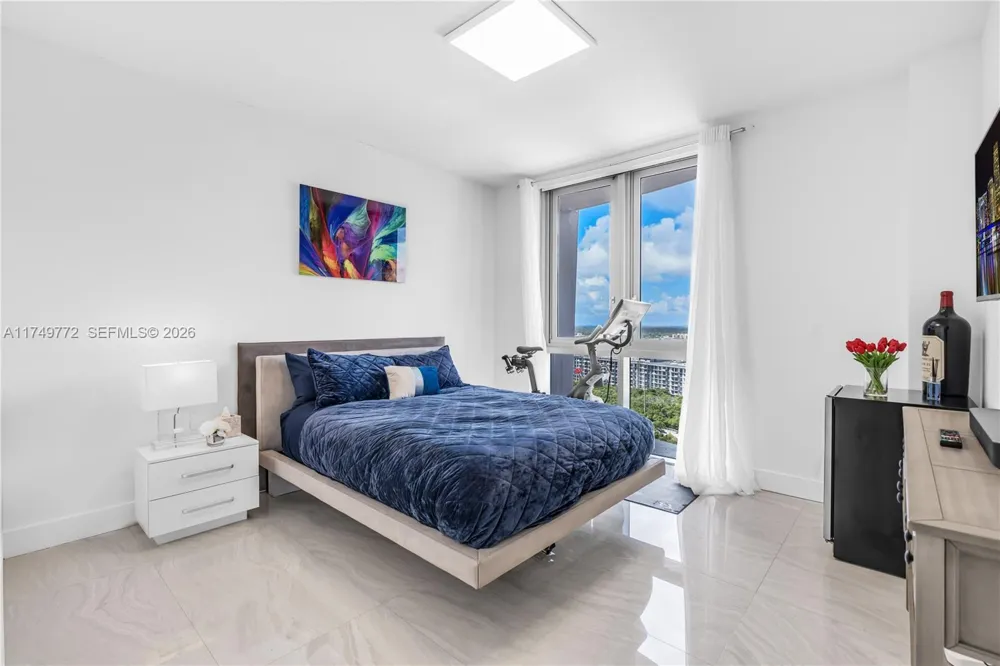 17111 Biscayne Blvd #2001 North Miami Beach, FL 33160