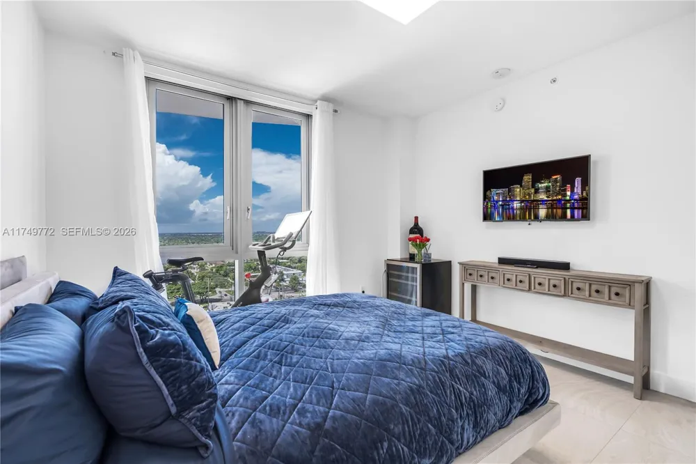 17111 Biscayne Blvd #2001 North Miami Beach, FL 33160