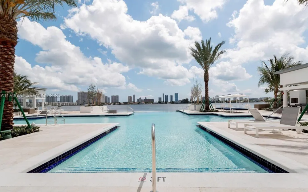 17111 Biscayne Blvd #2001 North Miami Beach, FL 33160