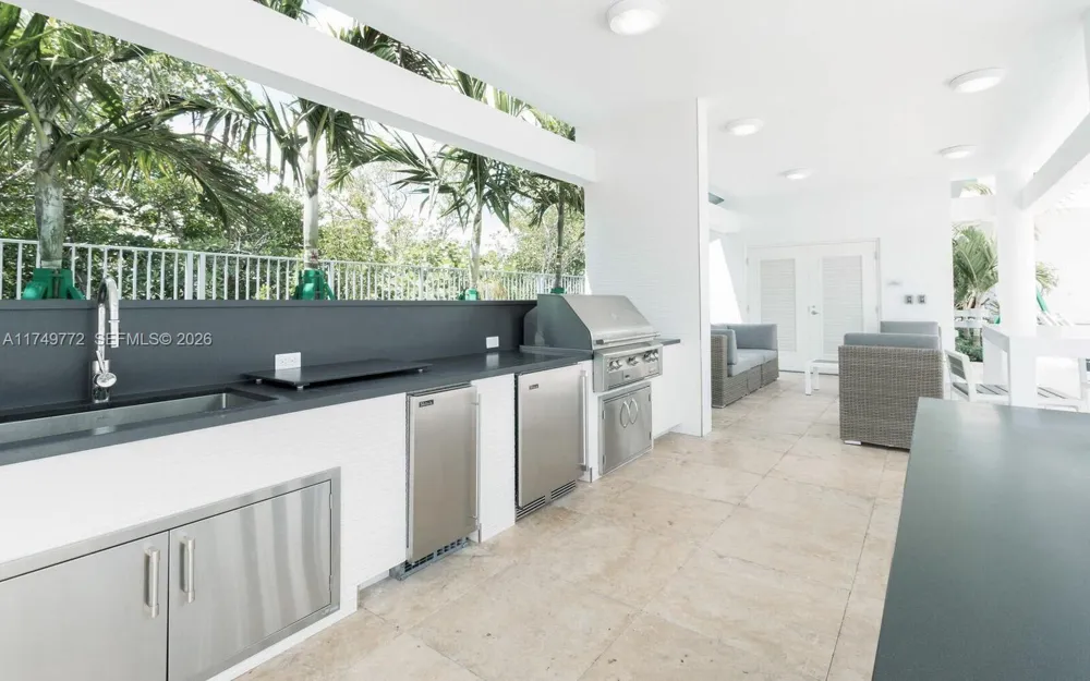 17111 Biscayne Blvd #2001 North Miami Beach, FL 33160
