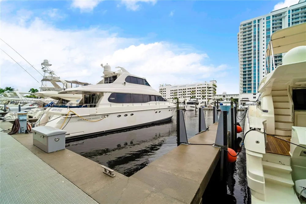 17111 Biscayne Blvd #2001 North Miami Beach, FL 33160