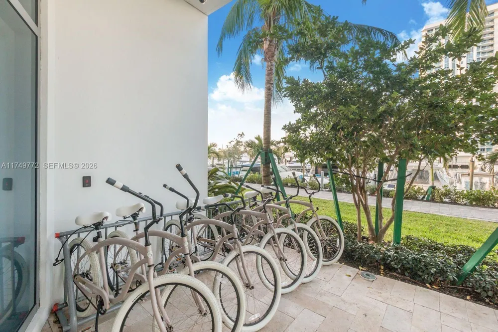 17111 Biscayne Blvd #2001 North Miami Beach, FL 33160
