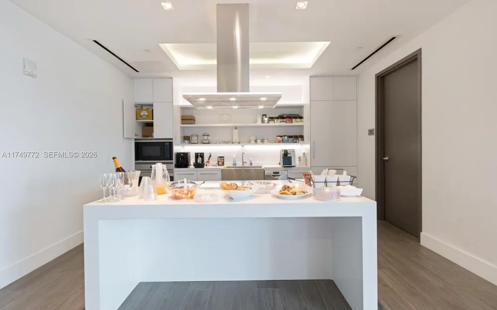 17111 Biscayne Blvd #2001 North Miami Beach, FL 33160