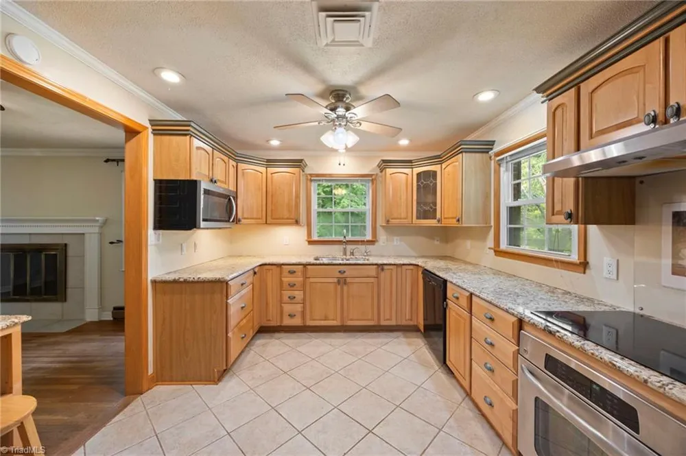 123 Tangle Drive Jamestown, NC 27282