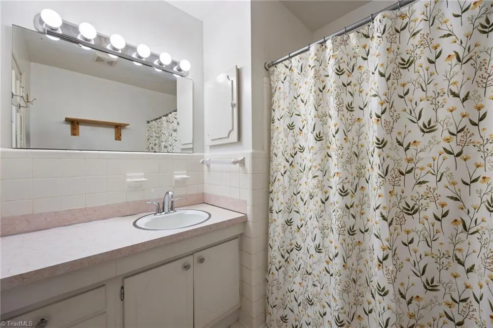 123 Tangle Drive Jamestown, NC 27282