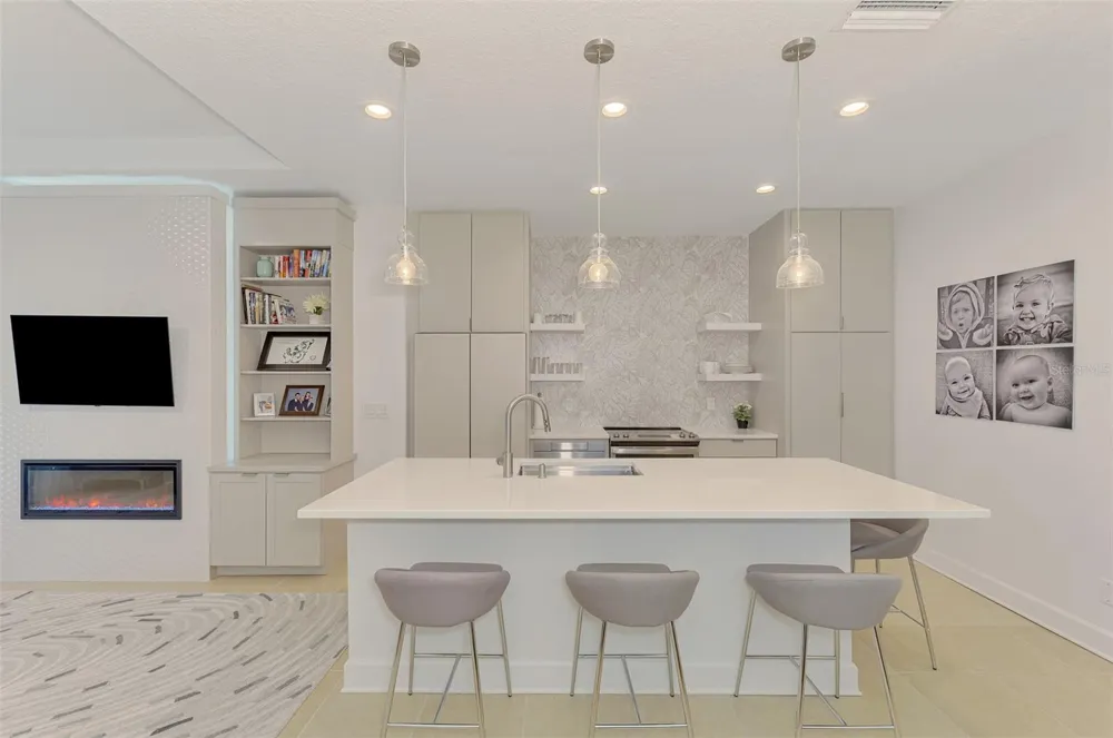 8467 NANDINA DRIVE Sarasota, FL 34240