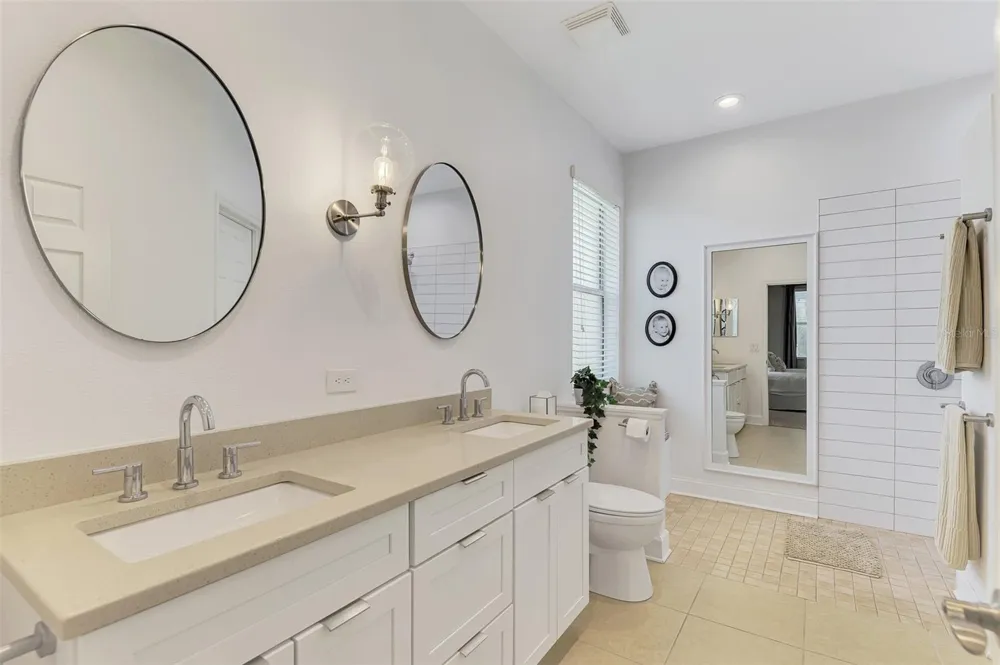 8467 NANDINA DRIVE Sarasota, FL 34240