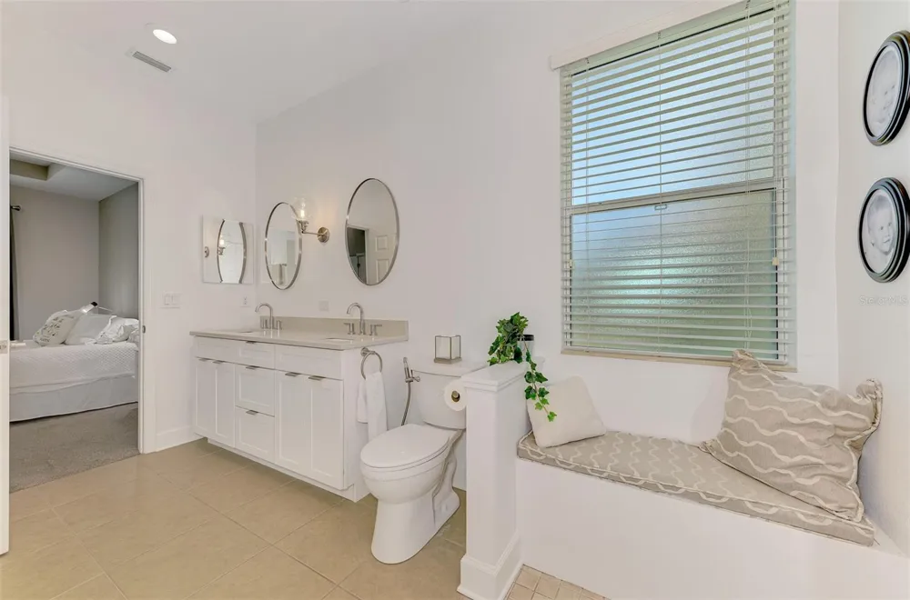 8467 NANDINA DRIVE Sarasota, FL 34240