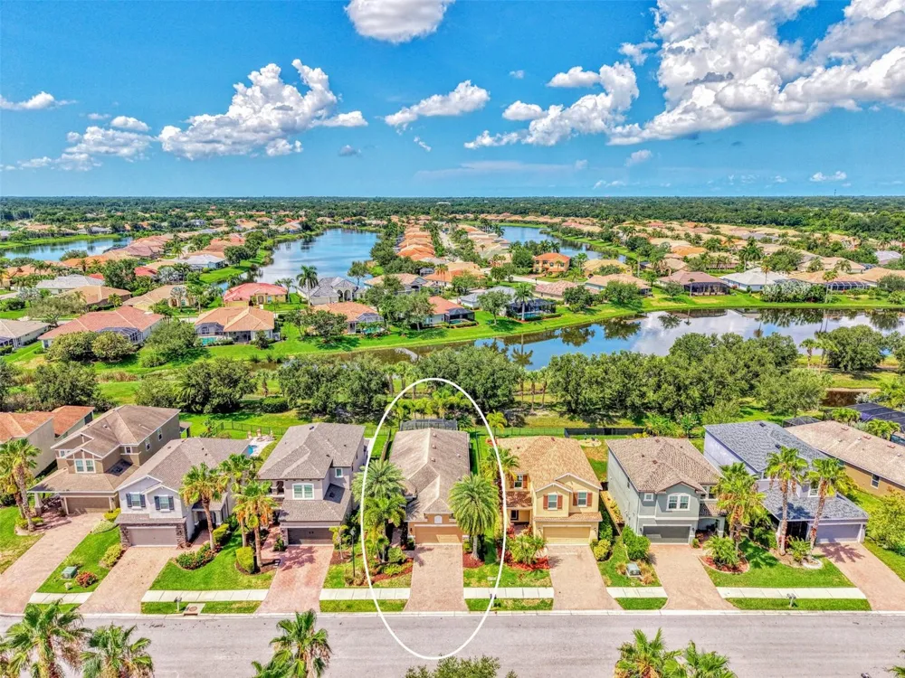 8467 NANDINA DRIVE Sarasota, FL 34240