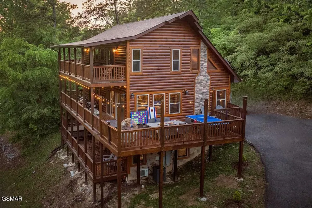 2359 Alpine Village Way Pigeon Forge, TN 37863