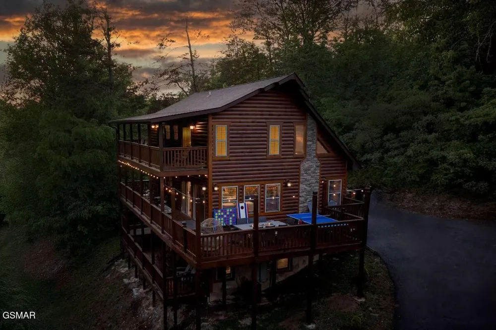 2359 Alpine Village Way Pigeon Forge, TN 37863