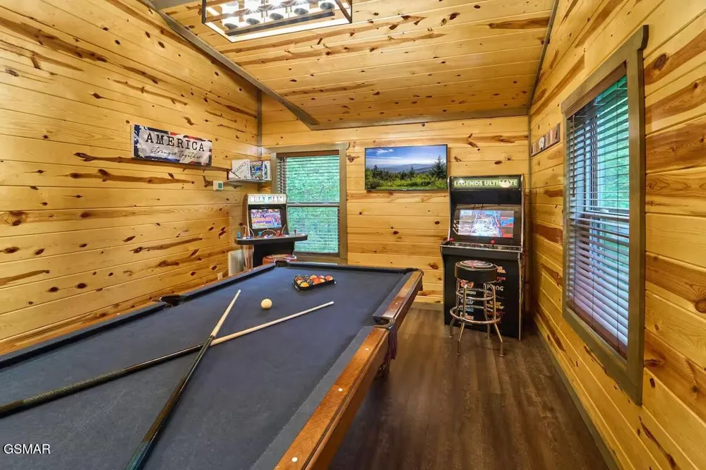 2359 Alpine Village Way Pigeon Forge, TN 37863