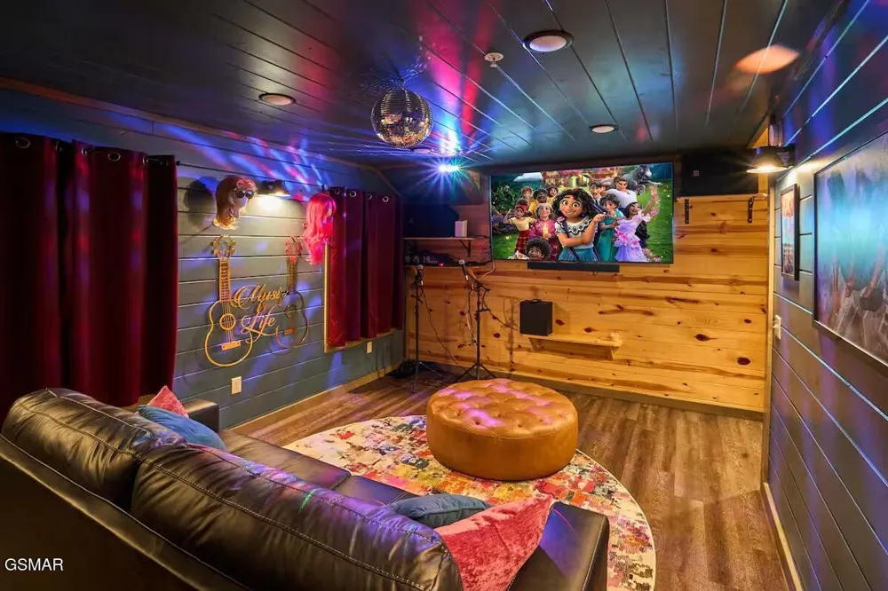 2359 Alpine Village Way Pigeon Forge, TN 37863