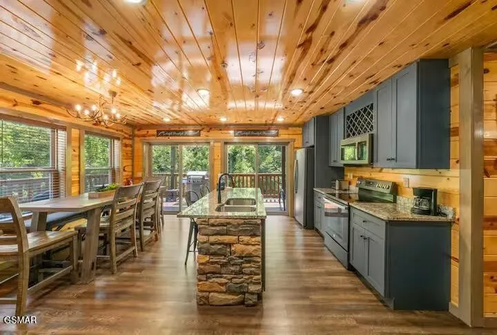 2359 Alpine Village Way Pigeon Forge, TN 37863