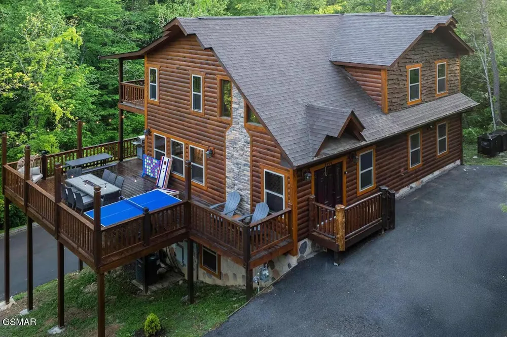 2359 Alpine Village Way Pigeon Forge, TN 37863