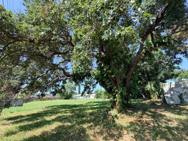 420 53RD AVENUE E Bradenton, FL 34203