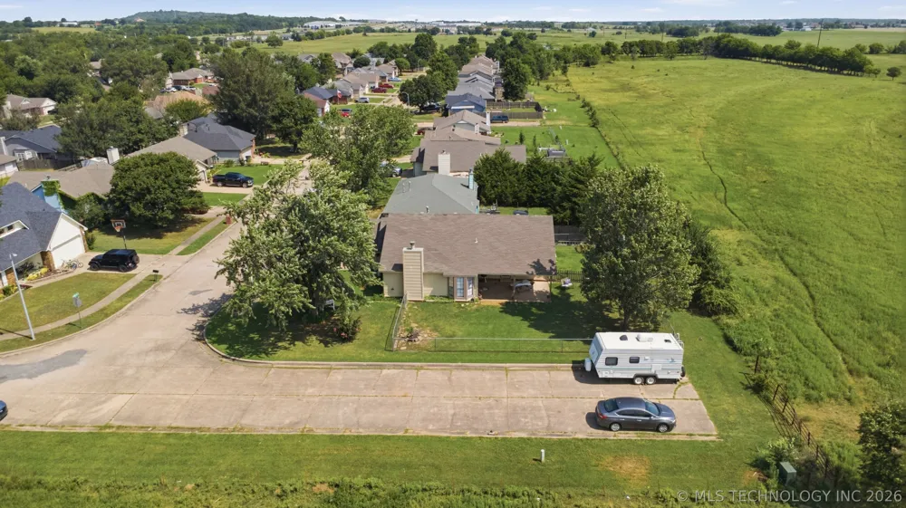 17787 S Santa Fe Street Mounds, OK 74047