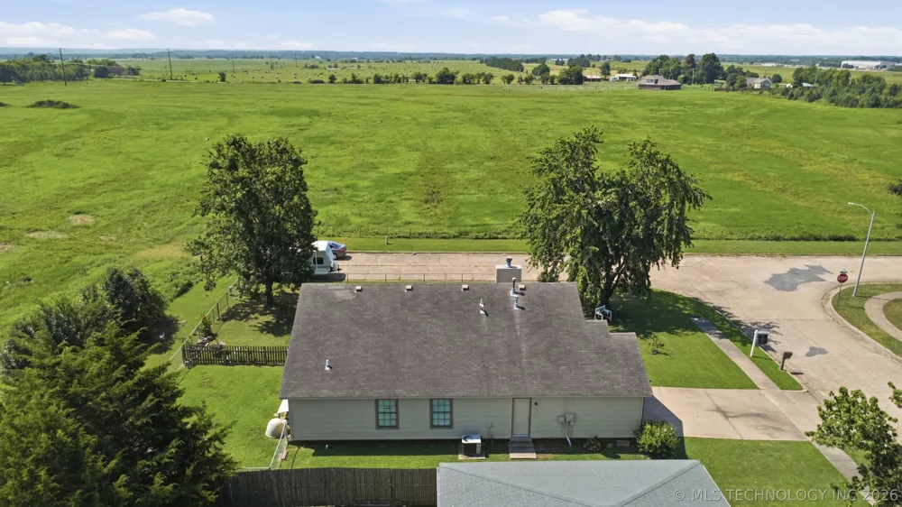 17787 S Santa Fe Street Mounds, OK 74047