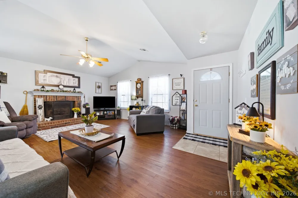 17787 S Santa Fe Street Mounds, OK 74047