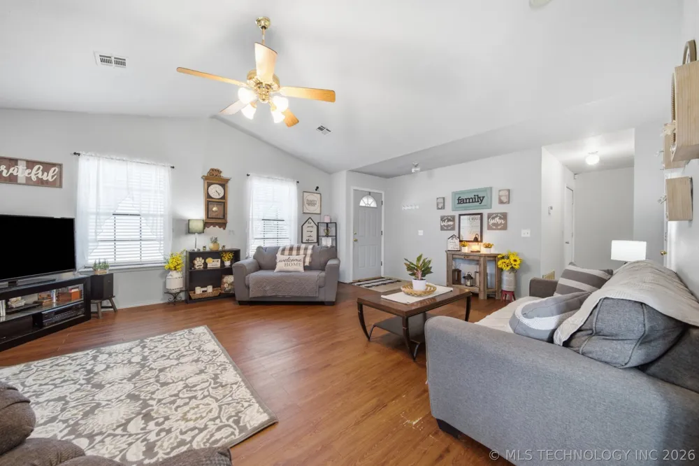17787 S Santa Fe Street Mounds, OK 74047