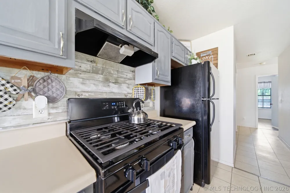 17787 S Santa Fe Street Mounds, OK 74047