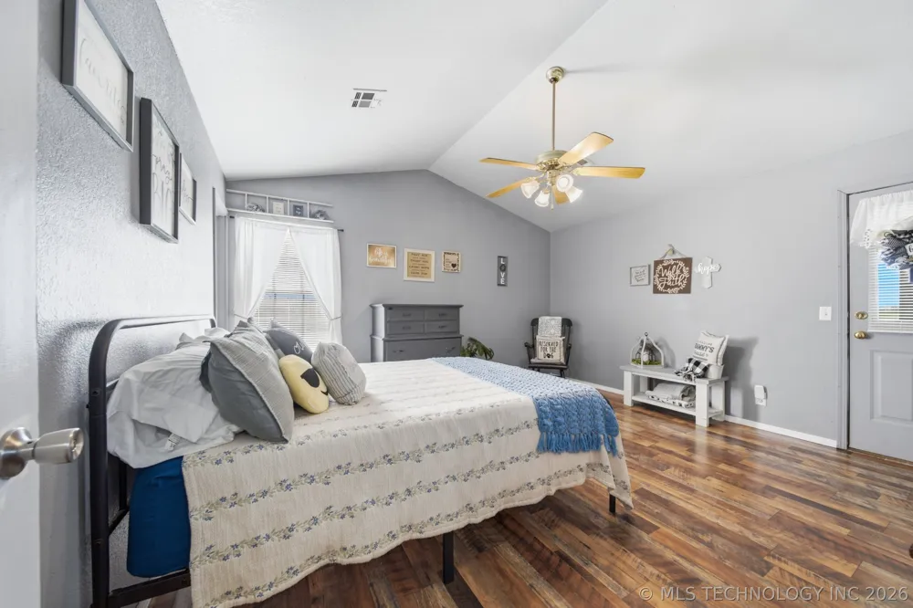 17787 S Santa Fe Street Mounds, OK 74047
