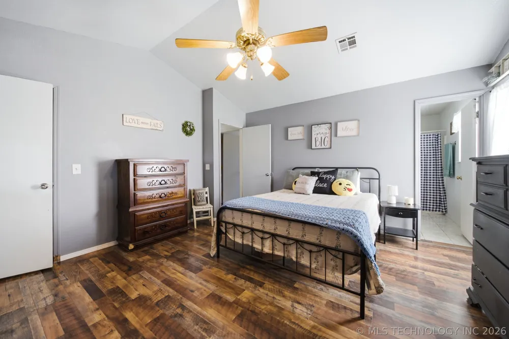 17787 S Santa Fe Street Mounds, OK 74047