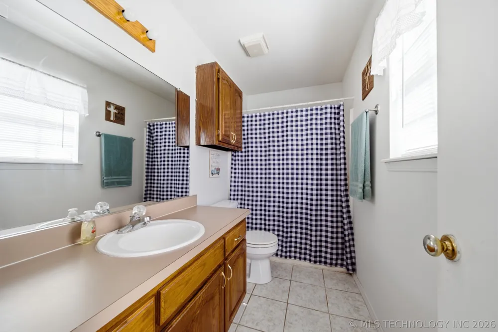 17787 S Santa Fe Street Mounds, OK 74047