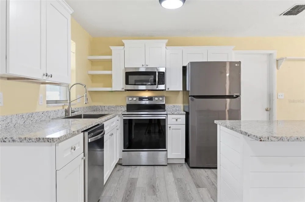 2021 ORIOLE LANE South Daytona, FL 32119