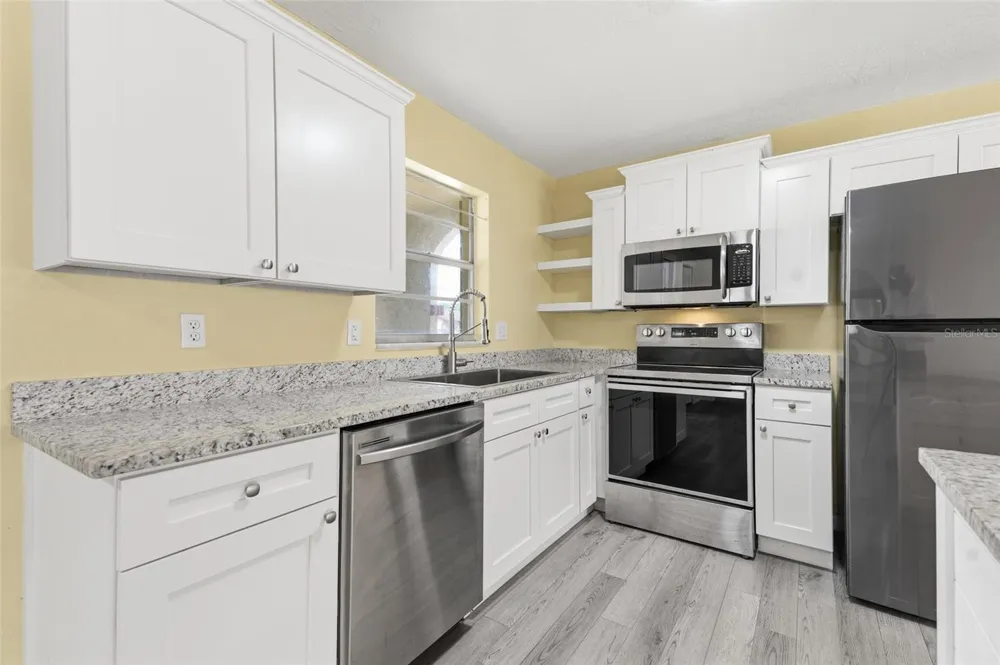 2021 ORIOLE LANE South Daytona, FL 32119
