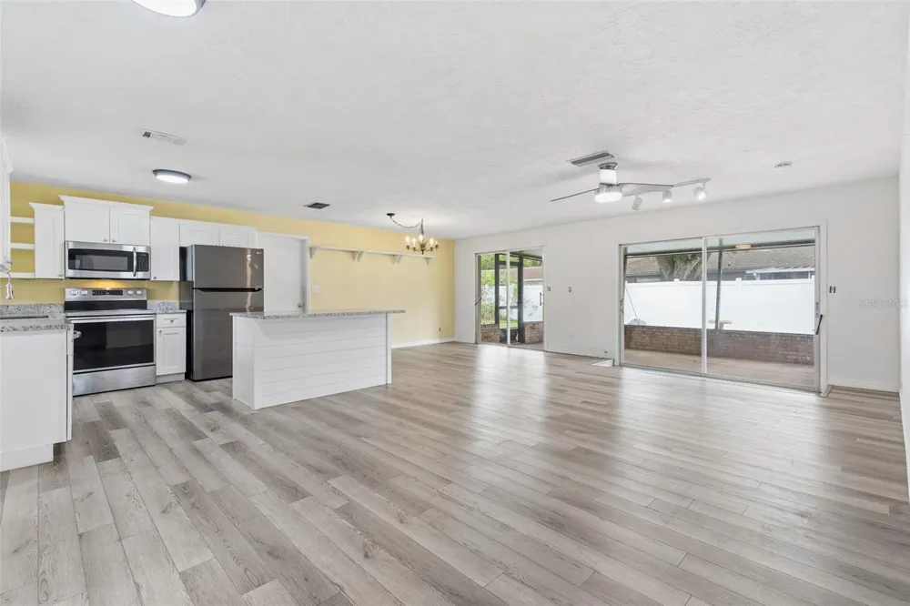 2021 ORIOLE LANE South Daytona, FL 32119