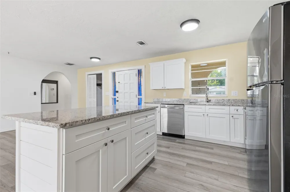 2021 ORIOLE LANE South Daytona, FL 32119