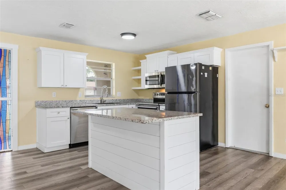 2021 ORIOLE LANE South Daytona, FL 32119