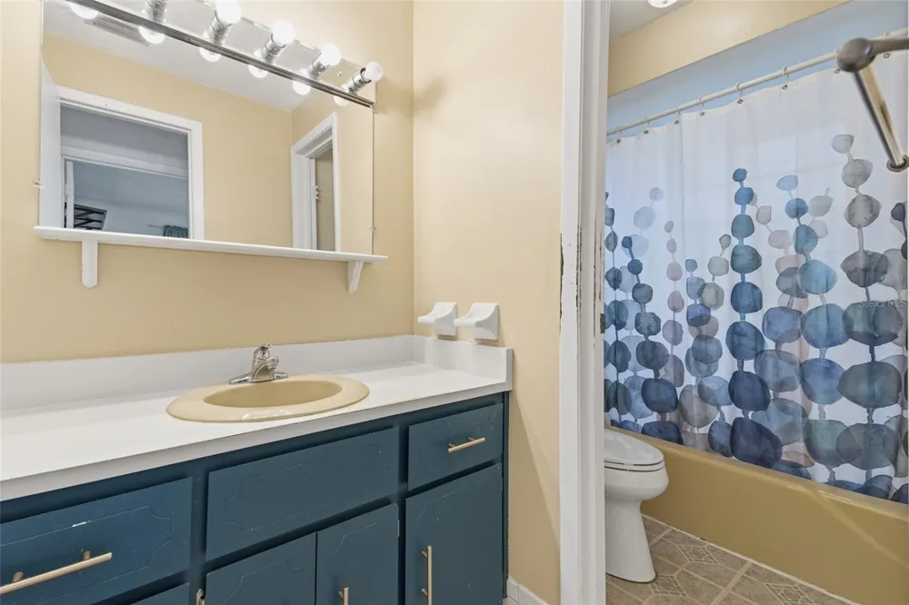 2021 ORIOLE LANE South Daytona, FL 32119