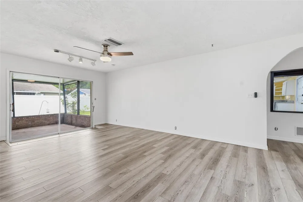 2021 ORIOLE LANE South Daytona, FL 32119