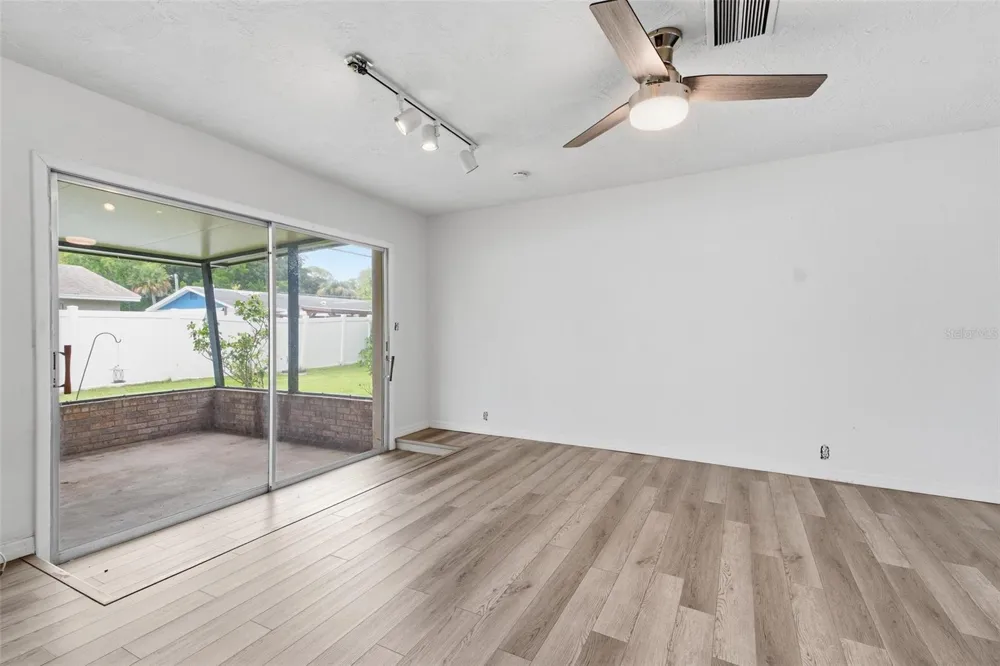 2021 ORIOLE LANE South Daytona, FL 32119