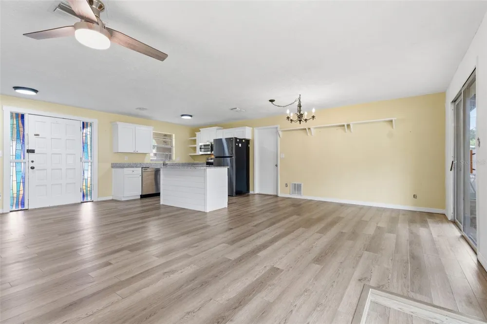 2021 ORIOLE LANE South Daytona, FL 32119
