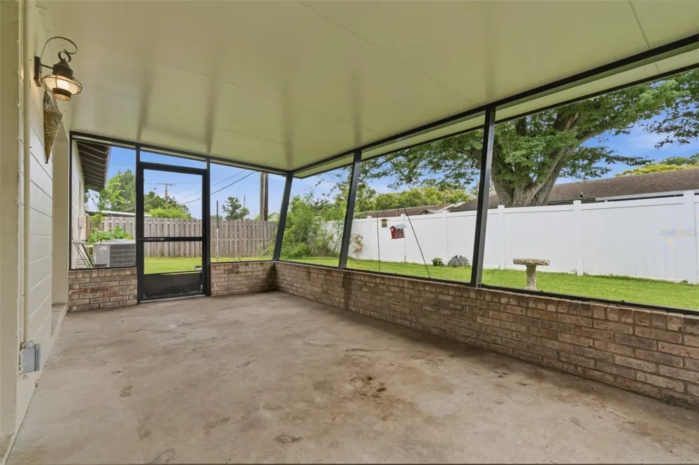 2021 ORIOLE LANE South Daytona, FL 32119