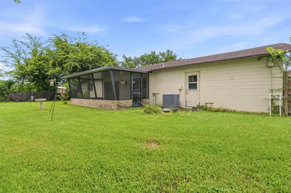 2021 ORIOLE LANE South Daytona, FL 32119