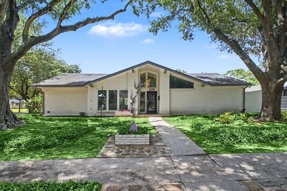 5603 Grape Street Houston, TX 77096